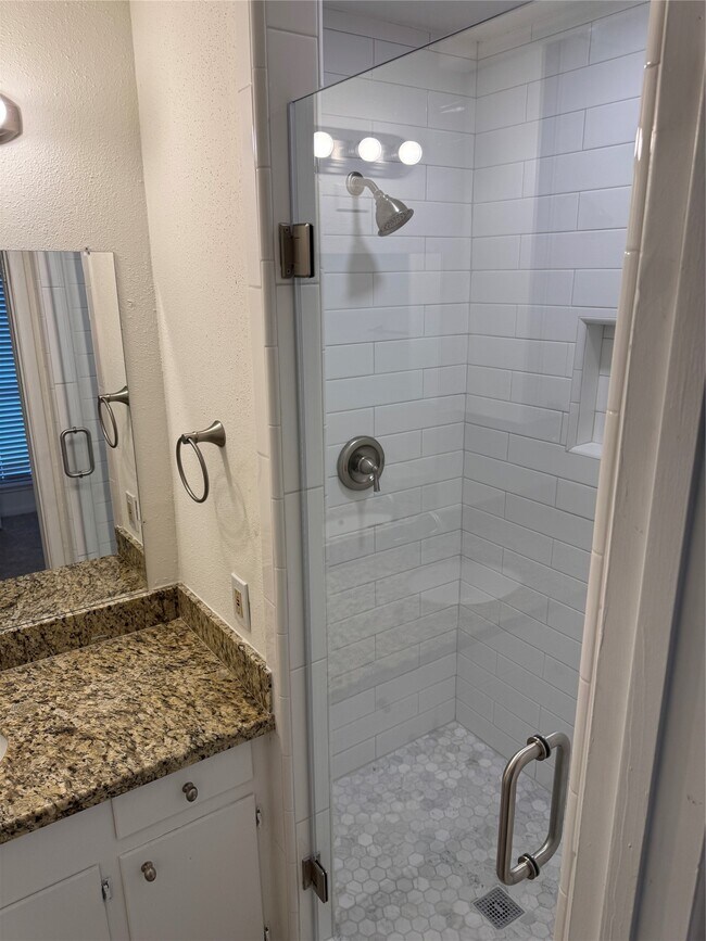 Building Photo - 139 Phanturn Ln