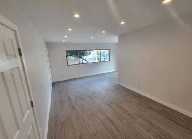 Building Photo - 10845 White St
