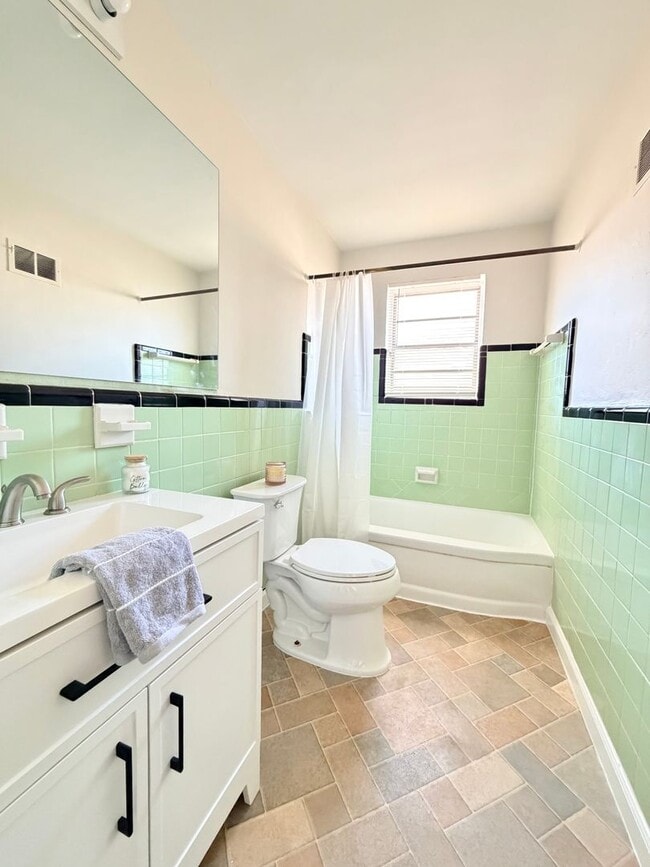 Building Photo - The Pointe at Willmore Park