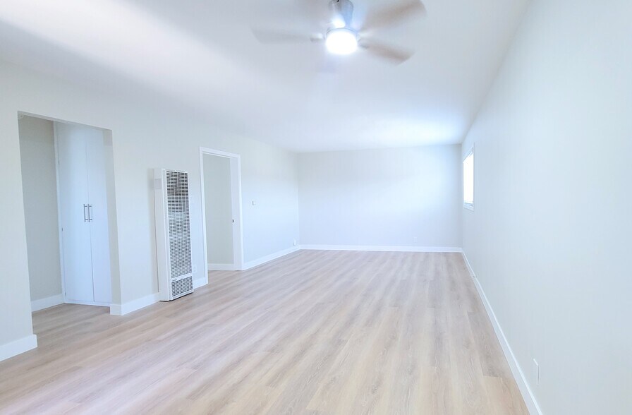 Main Room pic 4 - 4146 Redondo Beach Blvd