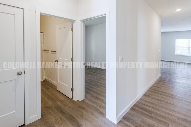 Building Photo - 7492 Bendire Lp