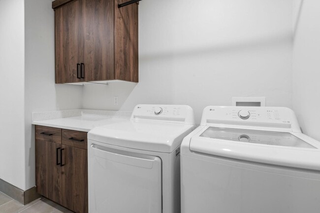 Building Photo - 394 N 400 E