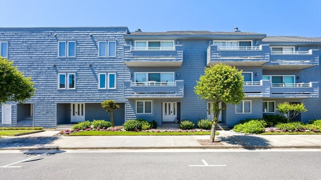 Building Photo - 224 Boardwalk-SI ID1309012P
