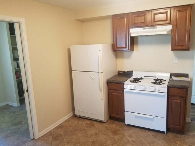 Building Photo - 1420 Gattegno St