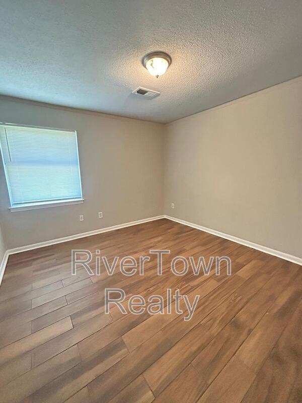 Building Photo - 3304 Sweet Springs Dr