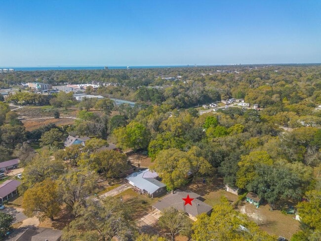 Building Photo - 911 Brown St