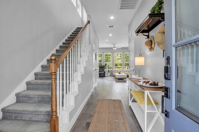 Building Photo - 10747 Dulcimer St