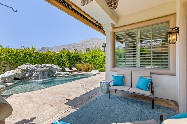 Building Photo - 546 N Indian Canyon Dr