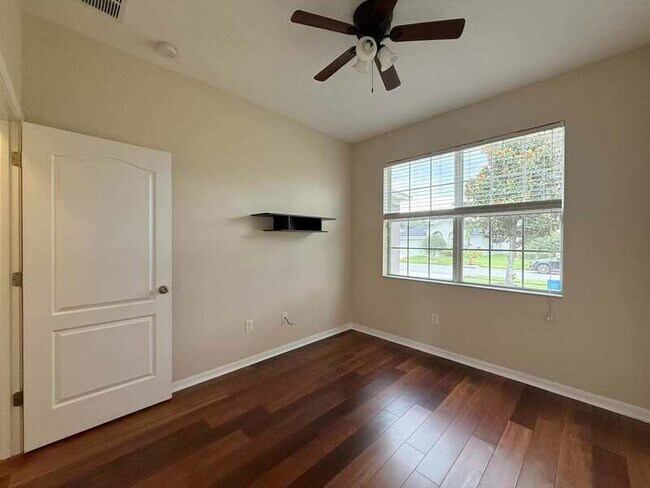 Building Photo - 930 Meadow Glade Dr