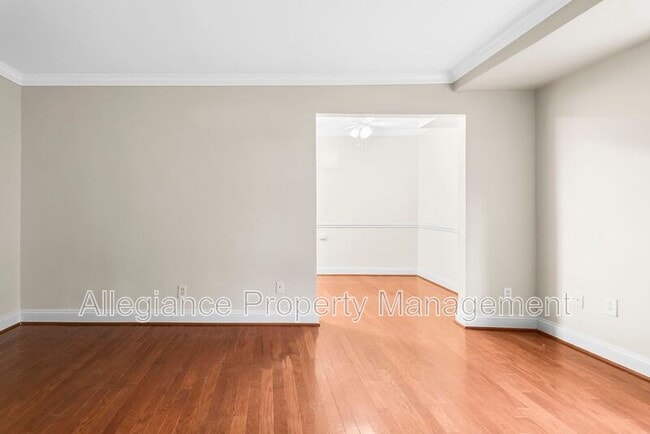 Building Photo - 922 S Washington St