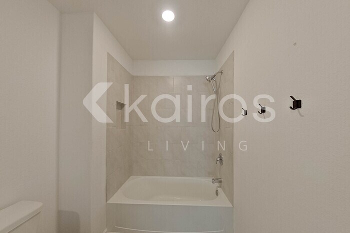 Building Photo - 950 Shady Brk