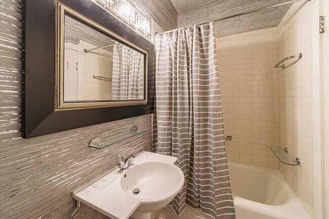 Building Photo - 68 E Cedar St