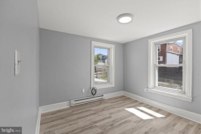 Building Photo - 106 W 5th St