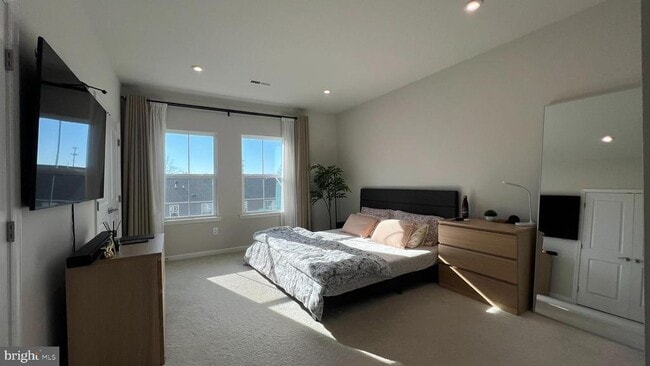 Building Photo - 11 Sidney Ln