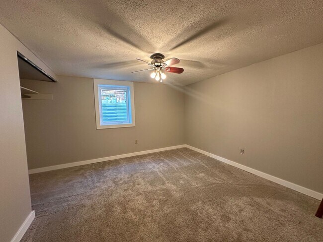 Building Photo - Dont Miss this 3 Bedroom 2 Bath Shadle Ran...