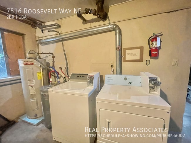 Building Photo - 7516 Roosevelt Way NE