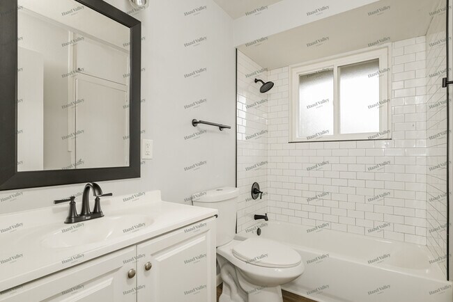 Building Photo - 2230 Hollis Dr