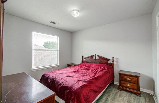 Building Photo - 3043 W Hampton Dr