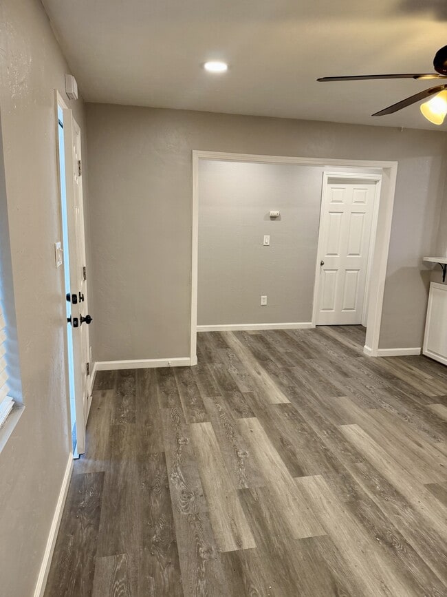 Building Photo - 986 S Hope Ave