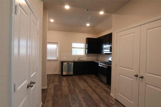 Building Photo - 24010 Farmstead Dr