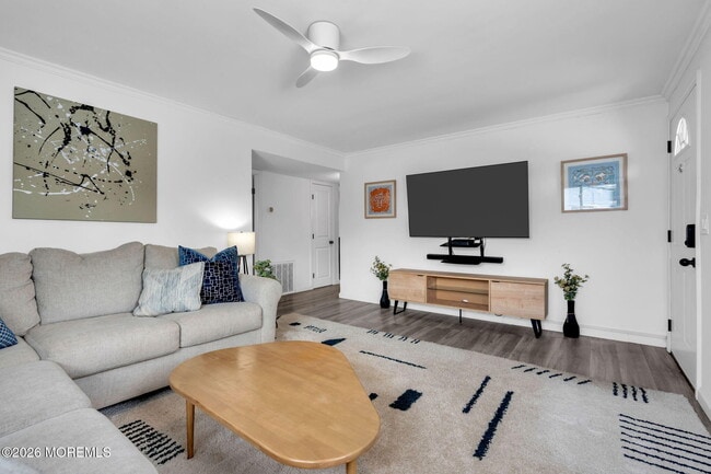 Building Photo - 105 Center St