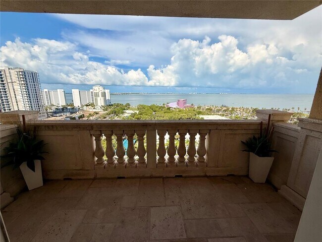 Building Photo - 750 N Tamiami Trl