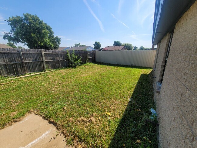 Building Photo - COMING SOON! RARE 5 BEDROOM HOME IN SOUTH OKC / MOORE SCHOOLS!