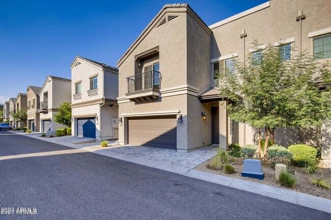 Primary Photo - 3043 N 33rd Pl