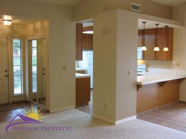 Building Photo - Open 2 Bed 2 Bath Natomas Duplex Unit