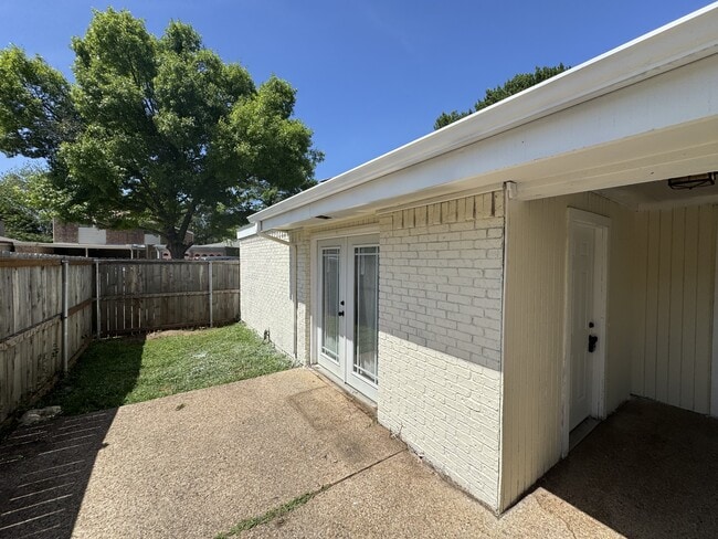 Building Photo - 2800 Springleaf Ct