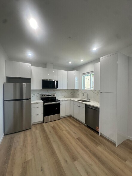 Building Photo - 709 E Magnolia Blvd