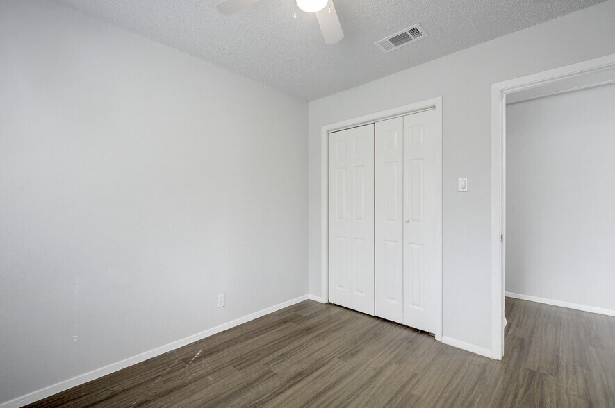 Building Photo - 5905 Hidden Valley Trail