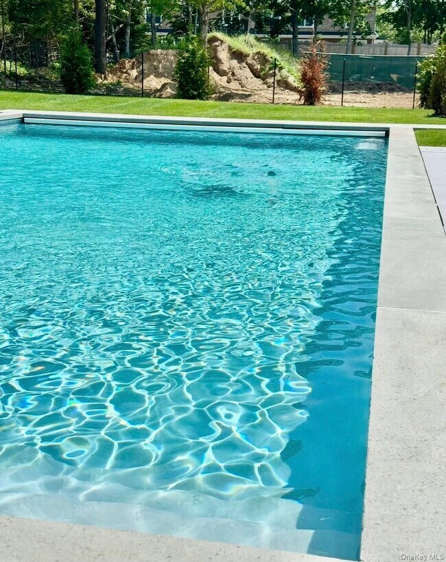 Building Photo - 14 Happy Ln