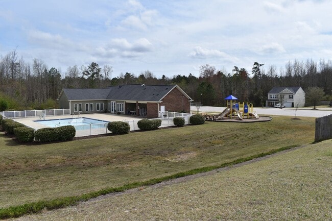 Building Photo - 3 bed 2.5 Bath Minutes from Lillington