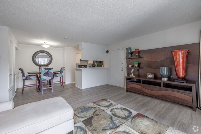 2BR, 2BA - 937 SF - Diamond Ridge