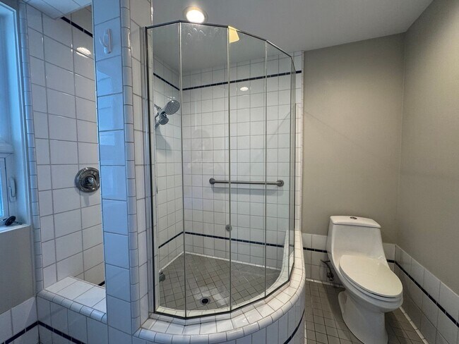 Building Photo - Breathtaking views of Chuckanut Bay!!