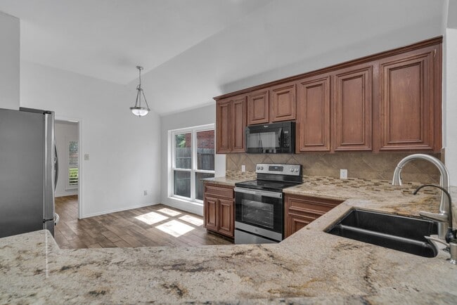 Building Photo - 28223 Fantail Dr