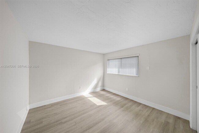 Building Photo - 1330 W 29th St