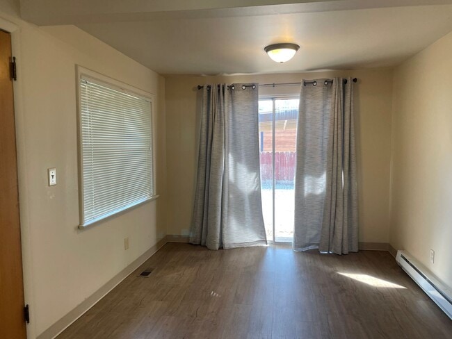 Building Photo - Now renting 3 bedroom House