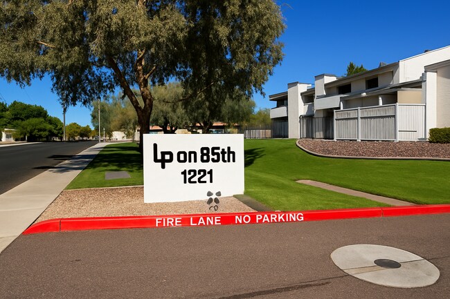 Building Photo - FANTASTIC 2 BED 2 BATHS IN SCOTTSDALE **Ca...