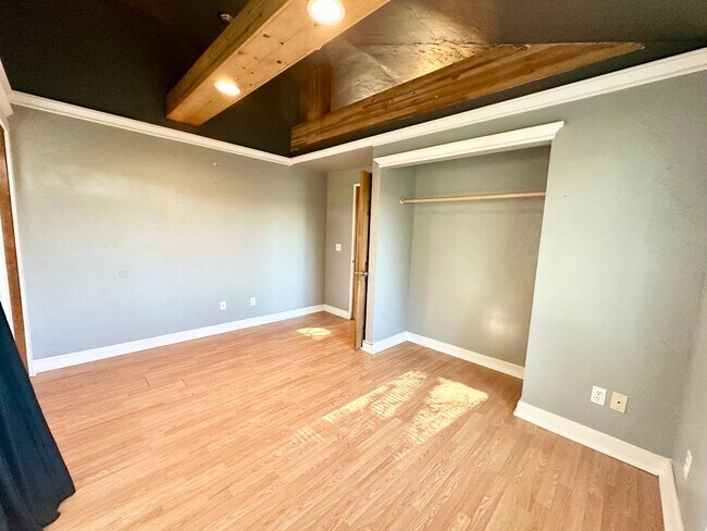 Building Photo - 802 Fields Rd