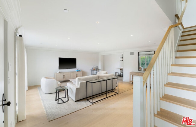 Building Photo - 9563 Charleville Blvd