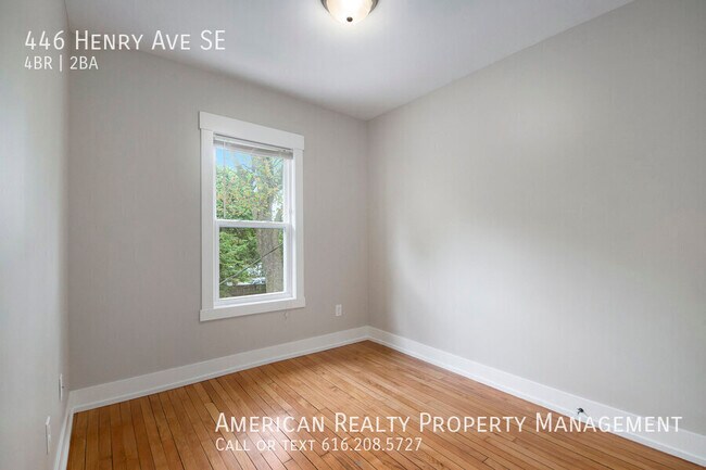 Building Photo - 446 Henry Ave SE