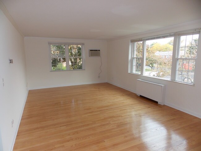 Building Photo - 20 Captain Parker Arms