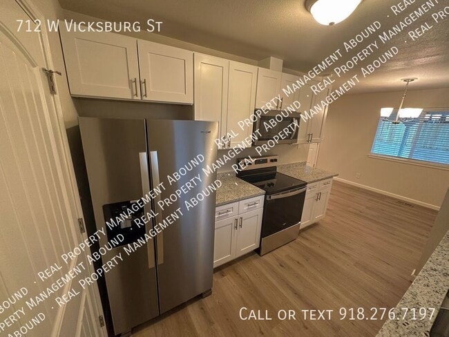 Building Photo - 712 W Vicksburg St