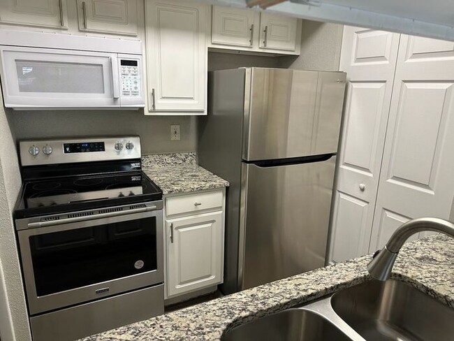 Building Photo - LIKE NEW!!!! 2 Bedroom/2 Bath Condo!! Available Now In Casselberry!!