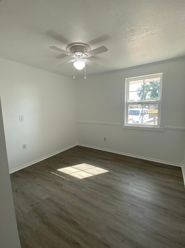 Building Photo - 12120 71st St E