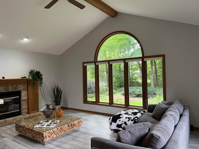 Building Photo - 4907 Pinewood Ct