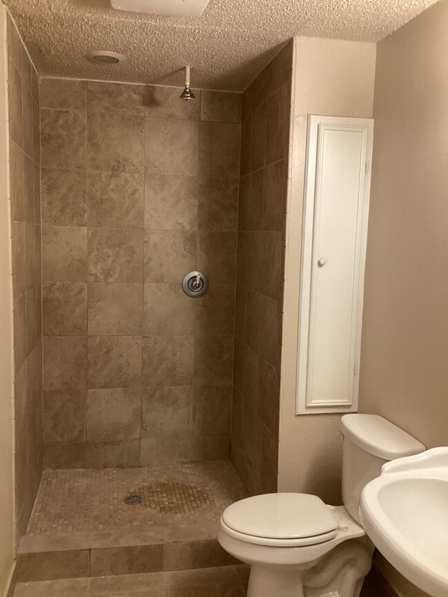 Building Photo - 2511 Peaceful Valley Dr