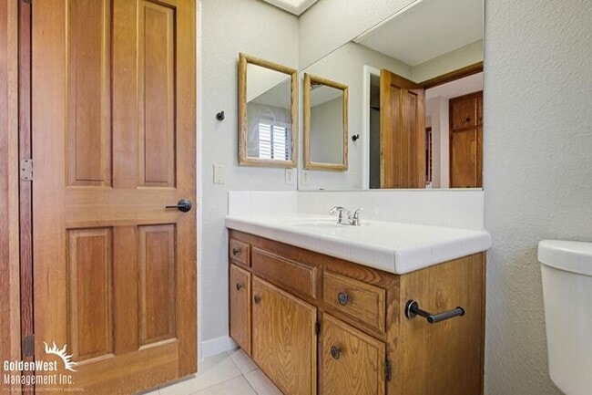 Building Photo - Spacious and Inviting 4Bdm 3Ba Home Nestled in the Scenic Hills of Fallbrook!